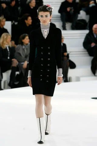 Look 16